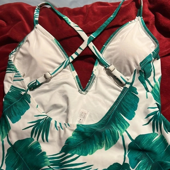 Forever 21 Floral Tropical  Vogue Green White one piece Swimsuit - Picture 7 of 13